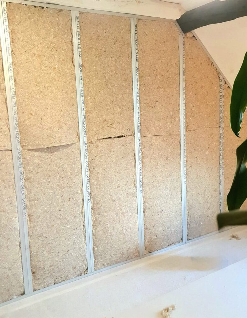 Isolation intérieure des murs avec panneaux isolants sur ossature métallique